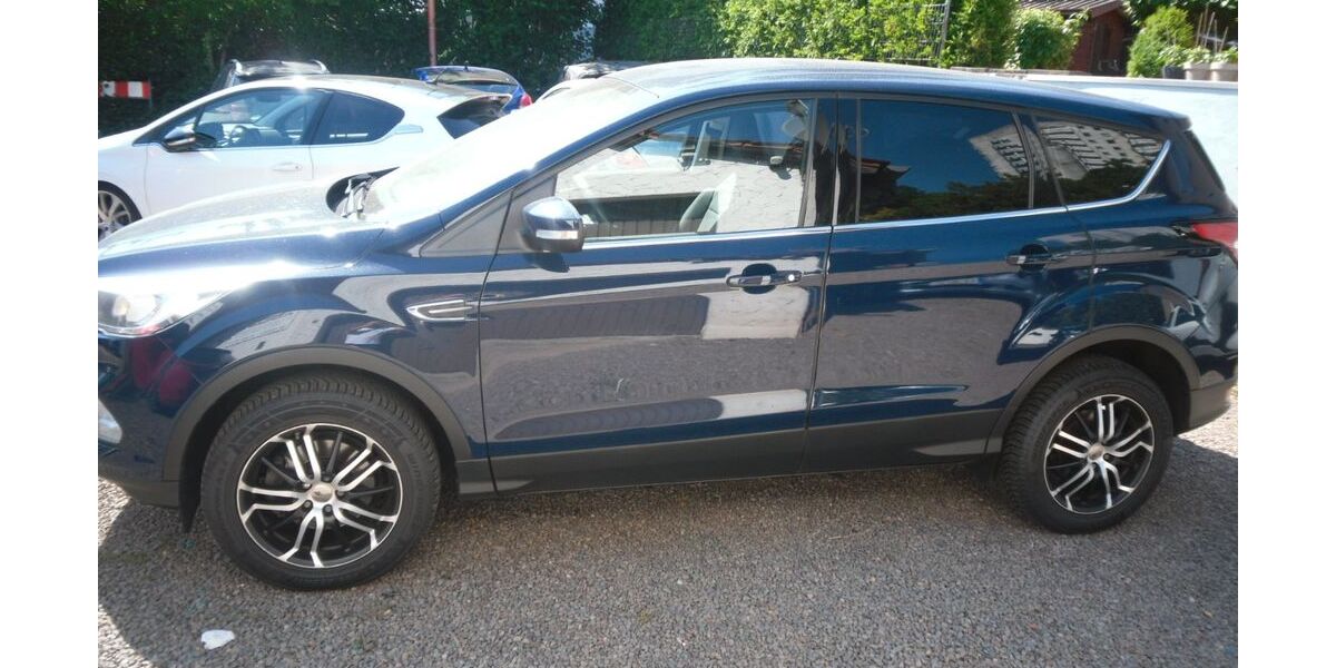 Ford Kuga 62.000 km 6.390 &euro; Saarbruecken 66119