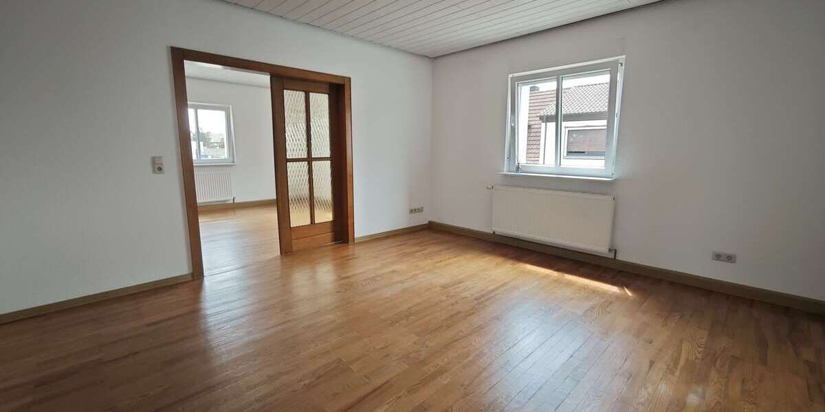 Etagenwohnung Homburg - 3 Zimmer, 82 m&sup2;, 690&euro; | Angebot:27093639
